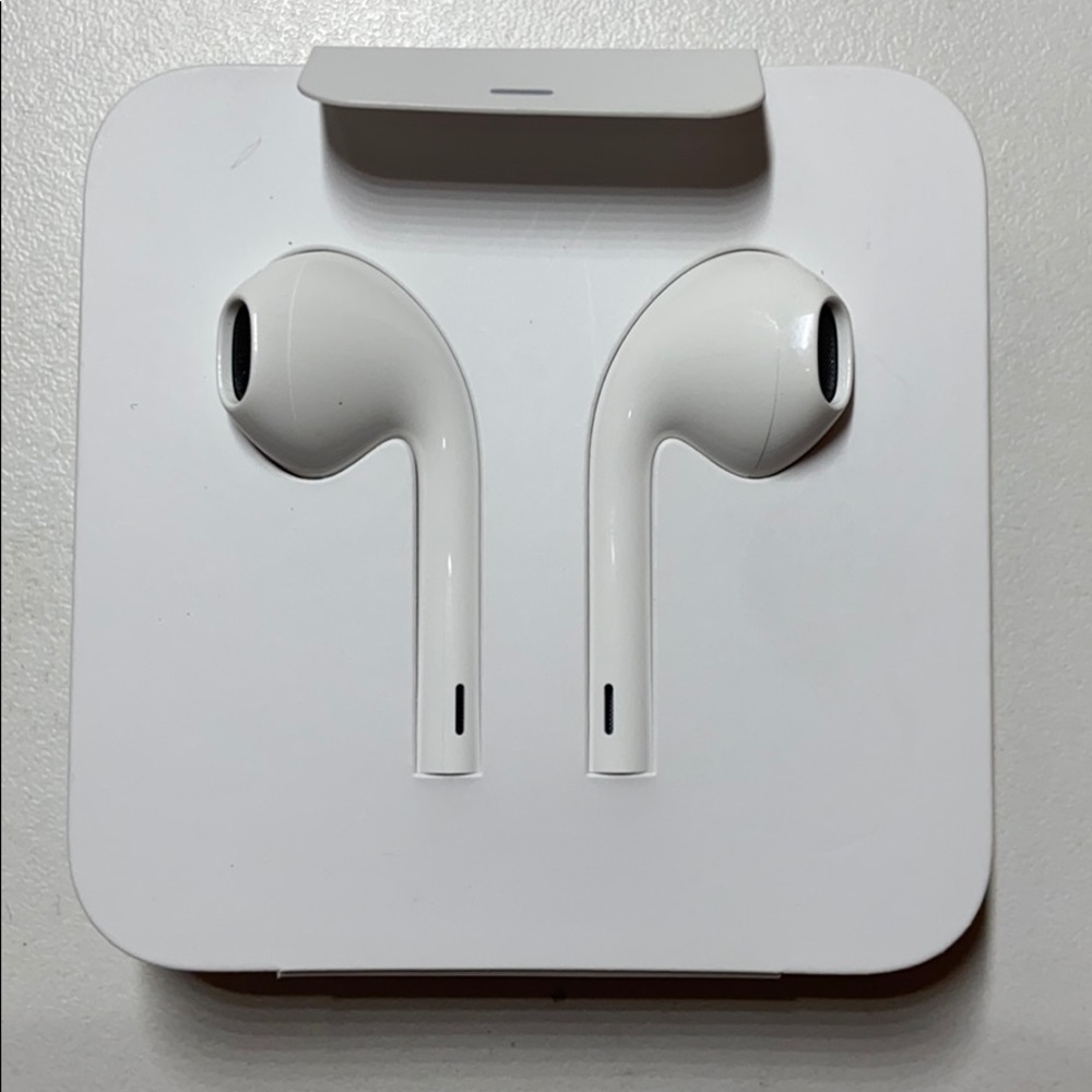 BRAND NEW Apple EarPods with lightning connector
